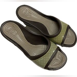 CROCS Sassari wedge sandals in brown and green